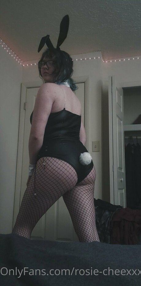 Foto di nudo di fuga di OnlyFans di Rosiecheexxx