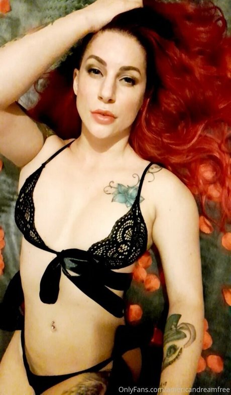 Foto di nudo di fuga di OnlyFans di Larraphoenix