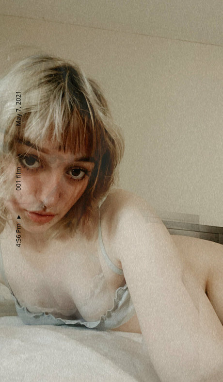 Lilhoneydoeeyesfree