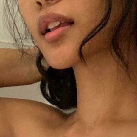 Foto di nudo di fuga di OnlyFans di Ellielelliewellie
