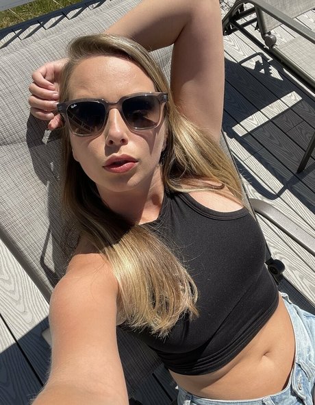 Foto di nudo di fuga di OnlyFans di Alishadrinksbeer