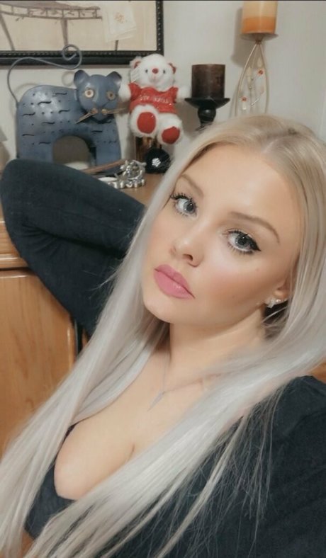 Foto di nudo di fuga di OnlyFans di Curvaceousbarbie