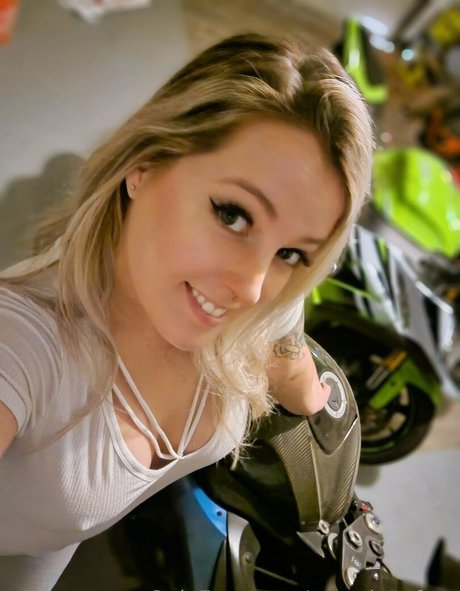 Foto di nudo di fuga di OnlyFans di Rosevixenfree