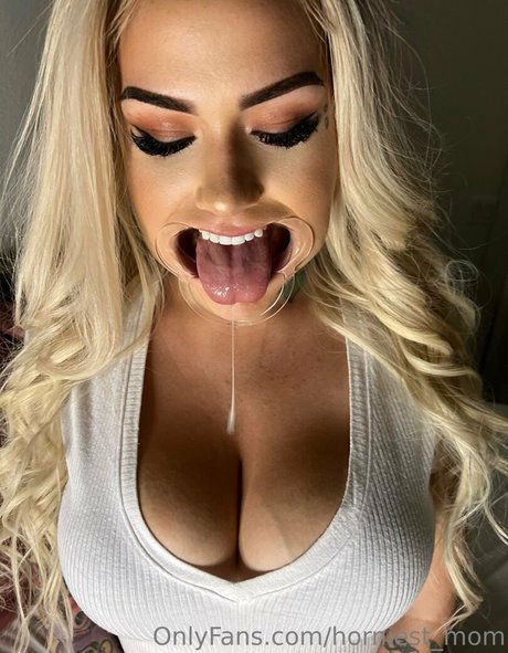 Foto di nudo di fuga di OnlyFans di Horniestmom