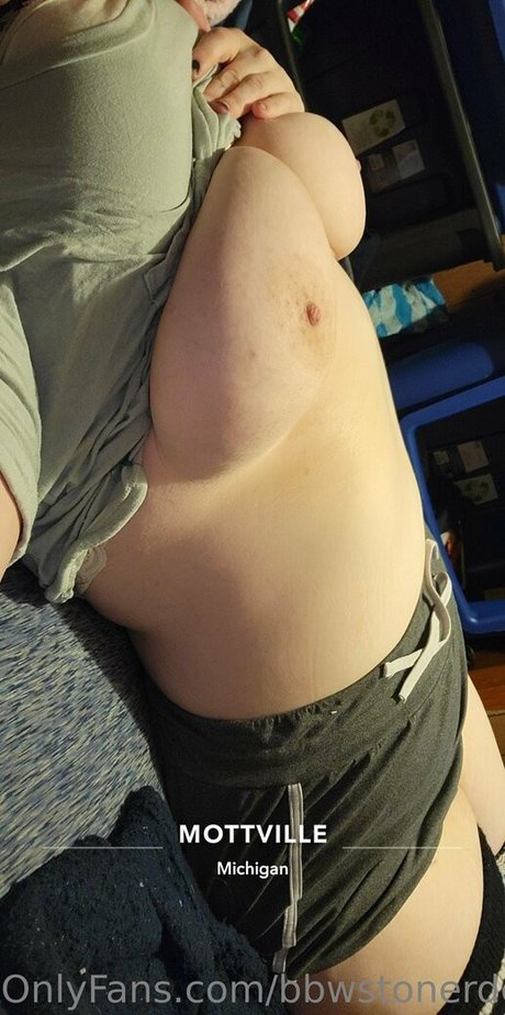 Bbwstonerdoll