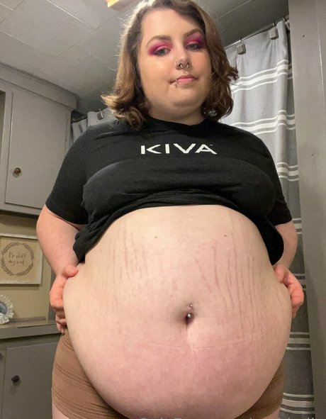 Foto di nudo di fuga di OnlyFans di Gothbelly