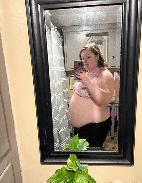 Foto di nudo di fuga di OnlyFans di Gothbelly