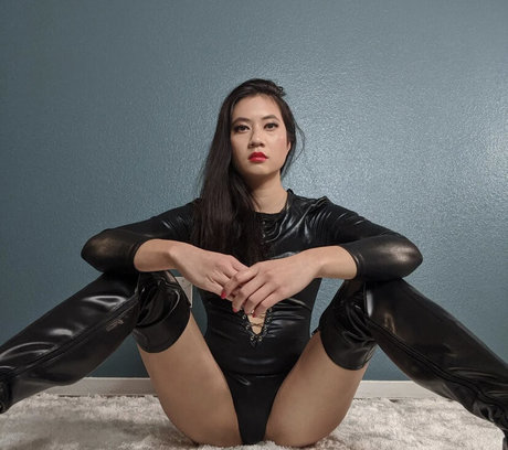 Foto di nudo di fuga di OnlyFans di Miss Mae Ling