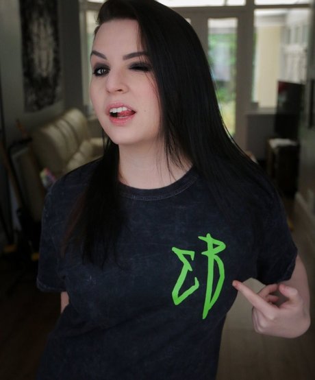 Foto di nudo di fuga di OnlyFans di Emma Blackery