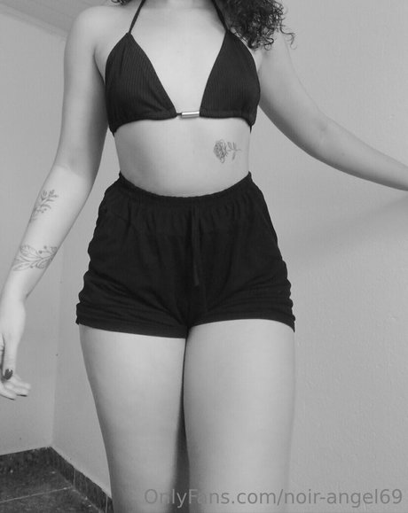 Foto di nudo di fuga di OnlyFans di Noirangel69