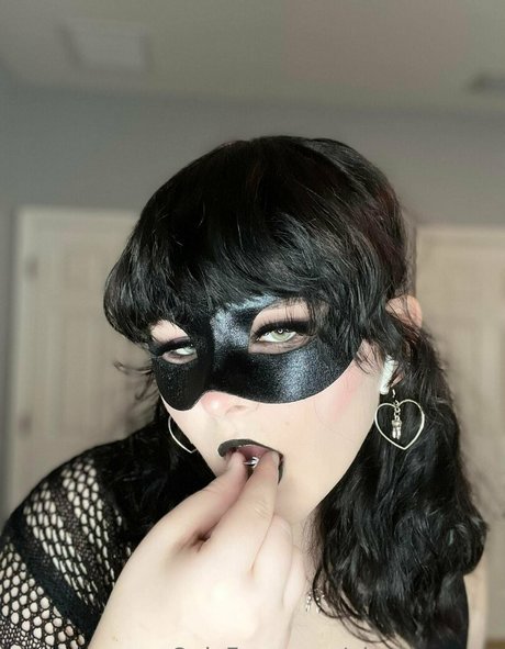 Giantessgrey
