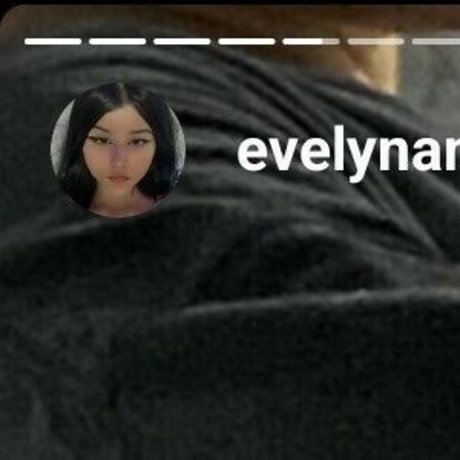 Foto di nudo di fuga di OnlyFans di Evelyncomfome