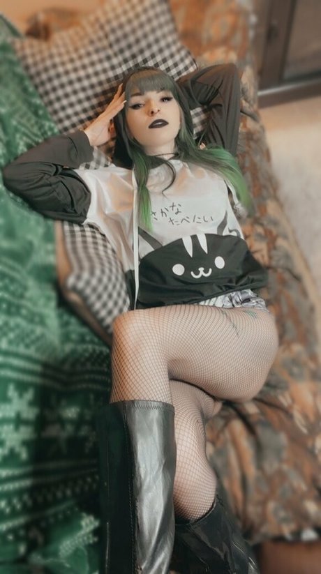 Foto di nudo di fuga di OnlyFans di Smolgothgirlvip