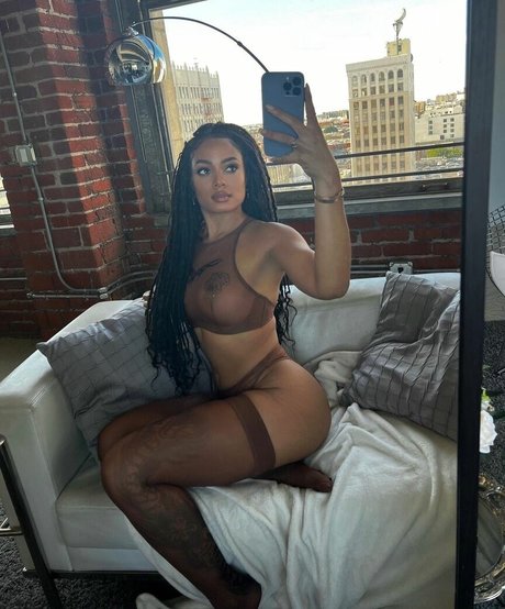 Foto di nudo di fuga di OnlyFans di Essence Tatiana