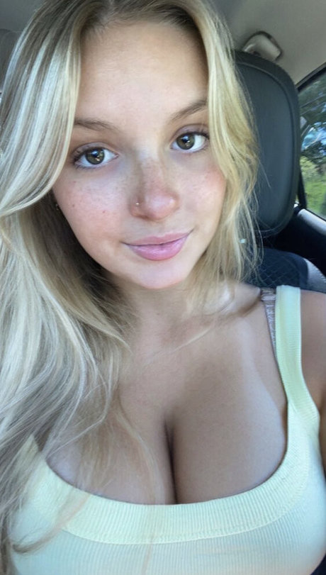Foto di nudo di fuga di OnlyFans di Lilly A