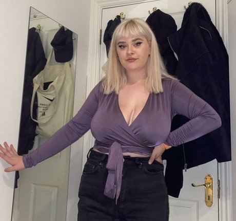 Foto di nudo di fuga di OnlyFans di Charlotte A