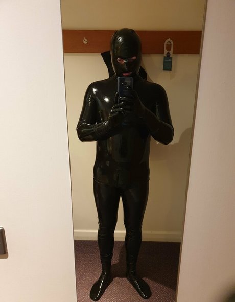 Foto di nudo di fuga di OnlyFans di Neonlatex