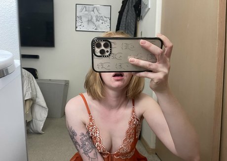 Roxyredhead