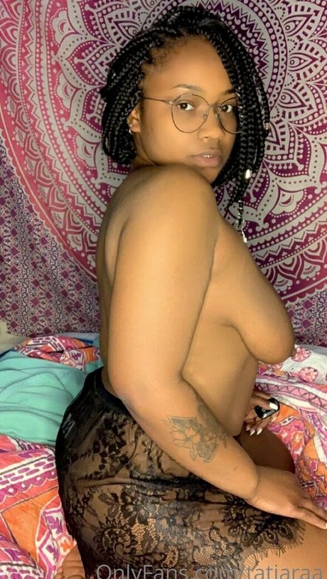 Foto di nudo di fuga di OnlyFans di Tatiaraa