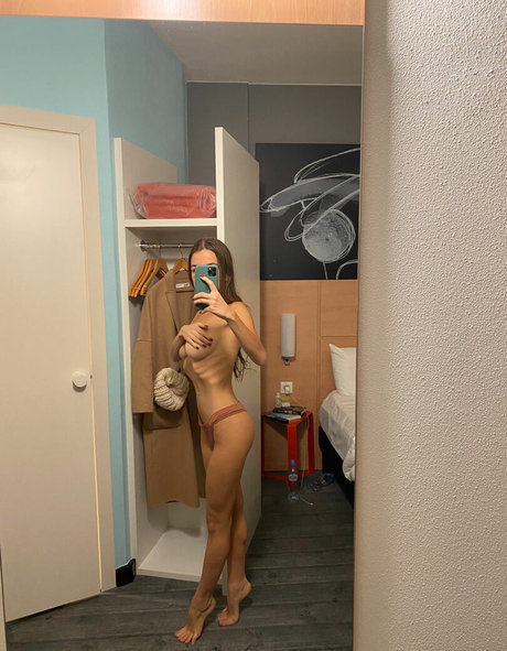 Foto di nudo di fuga di OnlyFans di Sasha Shenderey