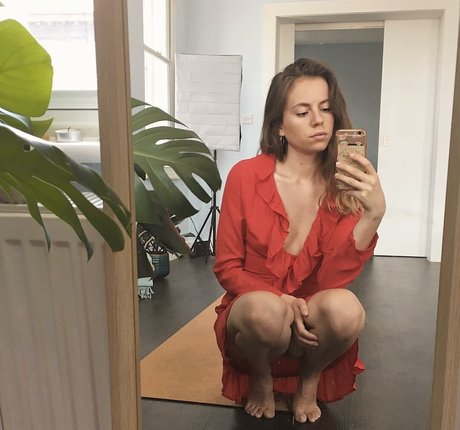 Whispersthe Wolf Asmr