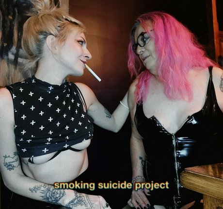 Foto di nudo di fuga di OnlyFans di Smokingsuicideproject