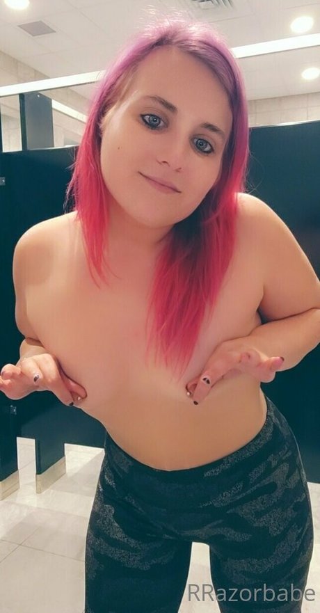 Foto di nudo di fuga di OnlyFans di Rrazorbabefree