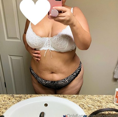 Foto di nudo di fuga di OnlyFans di Fionapiedi
