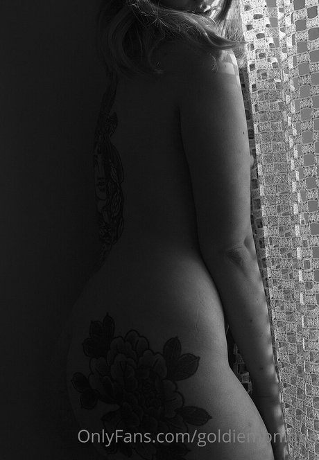 Foto di nudo di fuga di OnlyFans di Goldiemonique