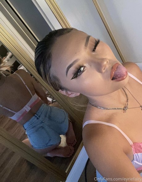 Foto di nudo di fuga di OnlyFans di Siamesesluts