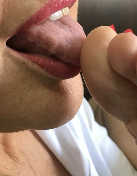 Foto di nudo di fuga di OnlyFans di Sisilva2