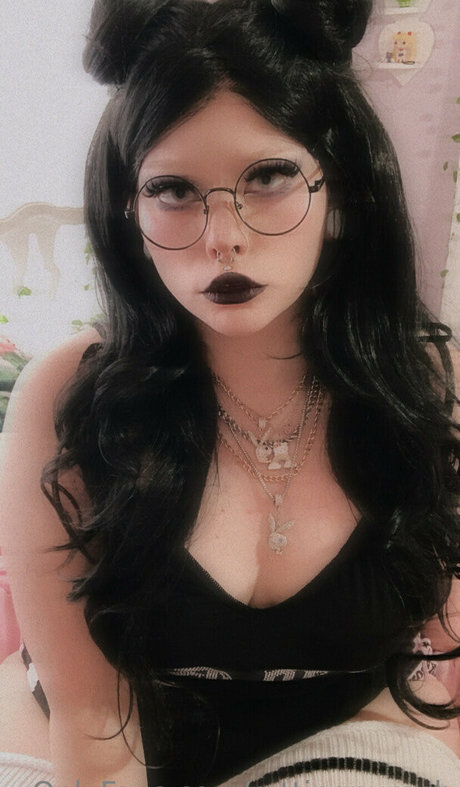 Foto di nudo di fuga di OnlyFans di Rottingnxmph