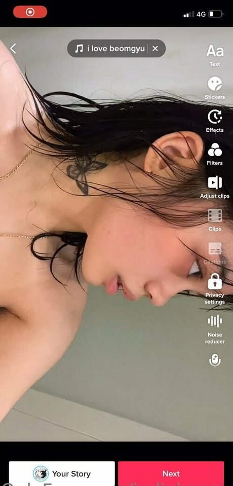 Foto di nudo di fuga di OnlyFans di Iadivinecomedie