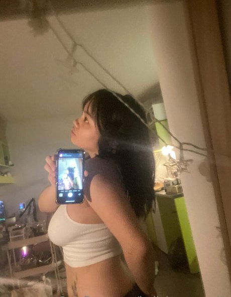 Foto di nudo di fuga di OnlyFans di Iadivinecomedie