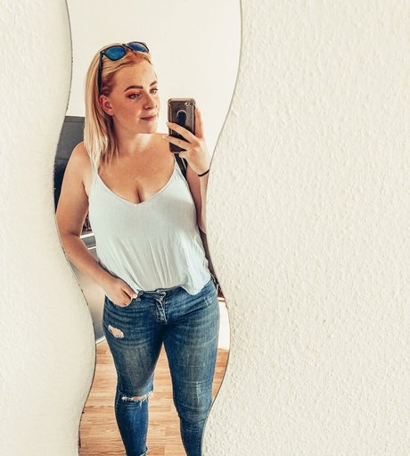 Foto di nudo di fuga di OnlyFans di Sarah Neuhaus
