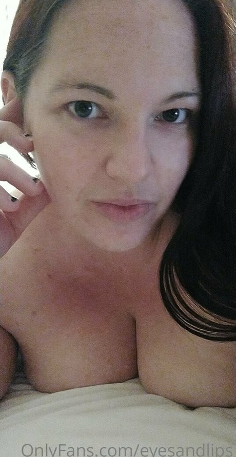 Foto di nudo di fuga di OnlyFans di Eyesandlips