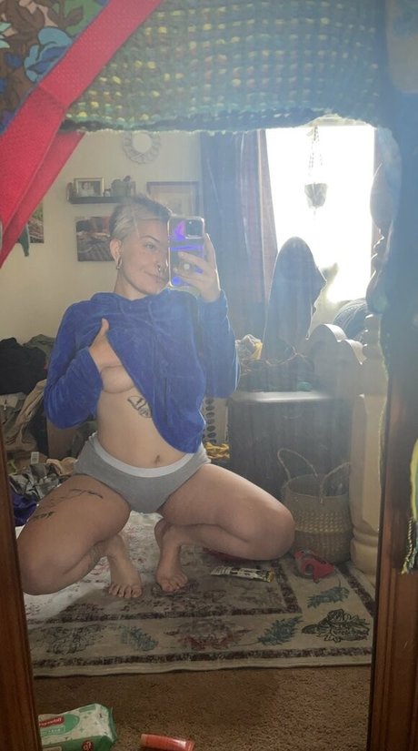 Foto di nudo di fuga di OnlyFans di Sweetlildarling