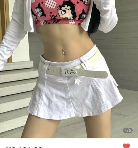 Foto di nudo di fuga di OnlyFans di Mollybl0om