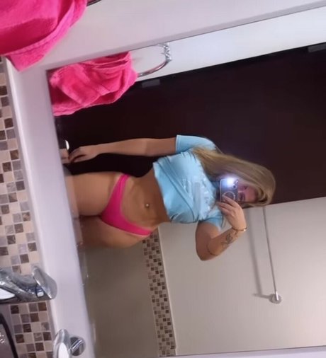 Foto di nudo di fuga di OnlyFans di Tais Lambertini