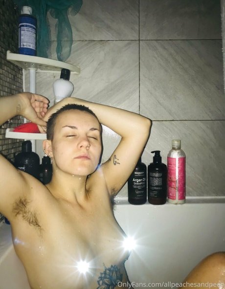Foto di nudo di fuga di OnlyFans di Peachcreamzzz