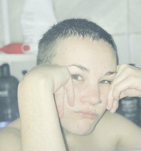 Foto di nudo di fuga di OnlyFans di Peachcreamzzz