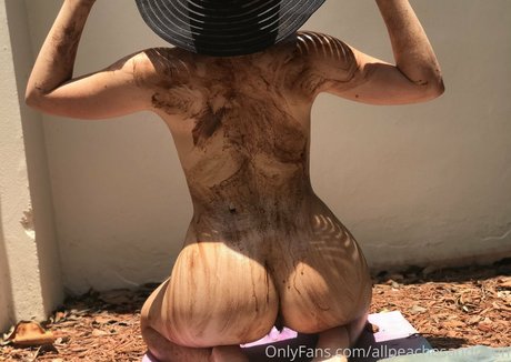 Foto di nudo di fuga di OnlyFans di Peachcreamzzz