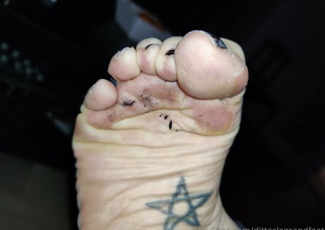 Foto di nudo di fuga di OnlyFans di Ditteslegsandfeet