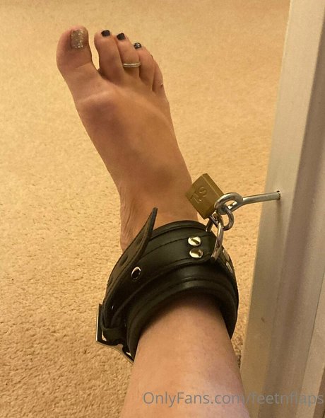 Foto di nudo di fuga di OnlyFans di Feetnflaps