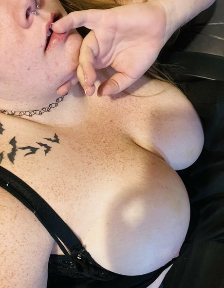 Thescarlettfawx
