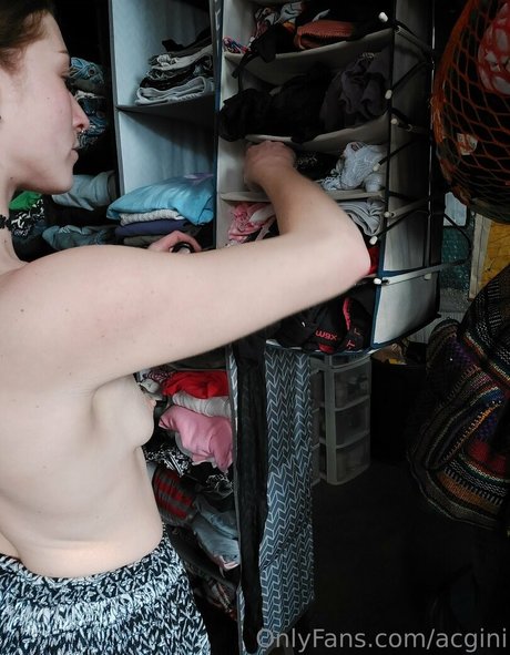 Foto di nudo di fuga di OnlyFans di Acgini
