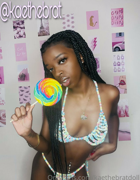 Foto di nudo di fuga di OnlyFans di Kaethebratdoll