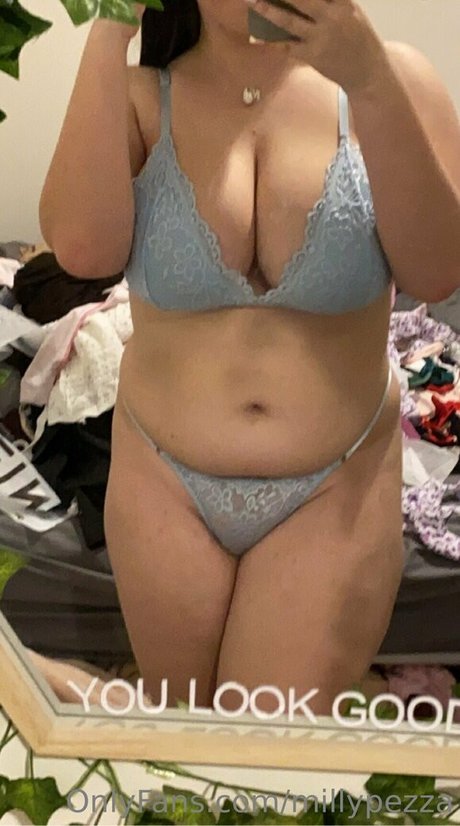 Foto di nudo di fuga di OnlyFans di Millypezza