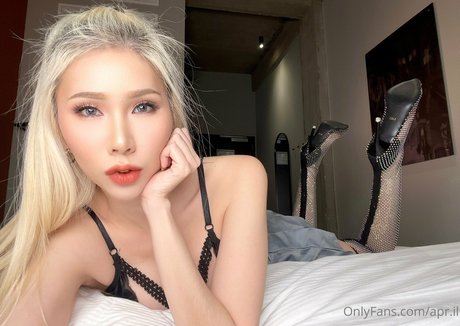 Foto di nudo di fuga di OnlyFans di April