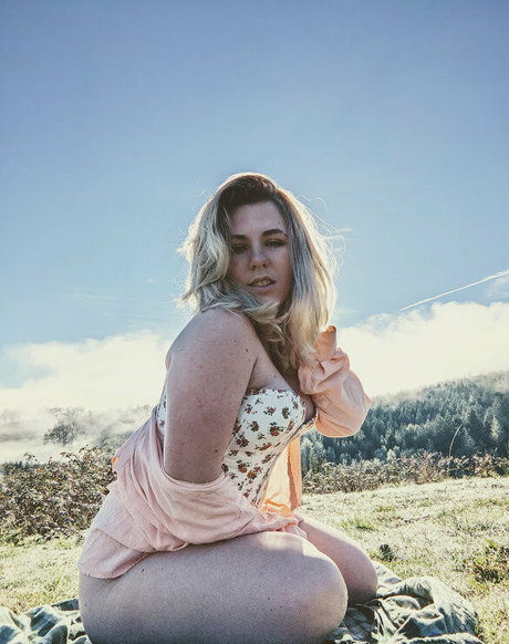 Foto di nudo di fuga di OnlyFans di Dancingkitten